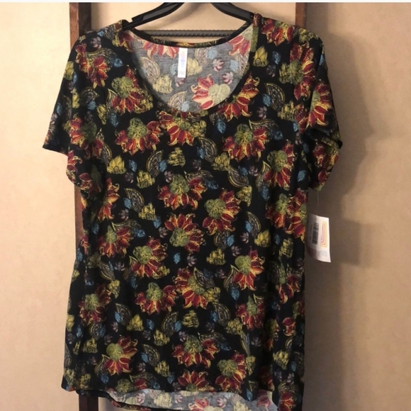 Lularoe classic Tee style Nwot - Picture 1 of 9